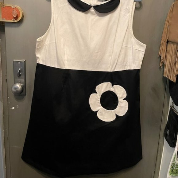 Smak Parlour Black & White Flower Model Maven Flare Dress - NWT - Picture 13 of 14